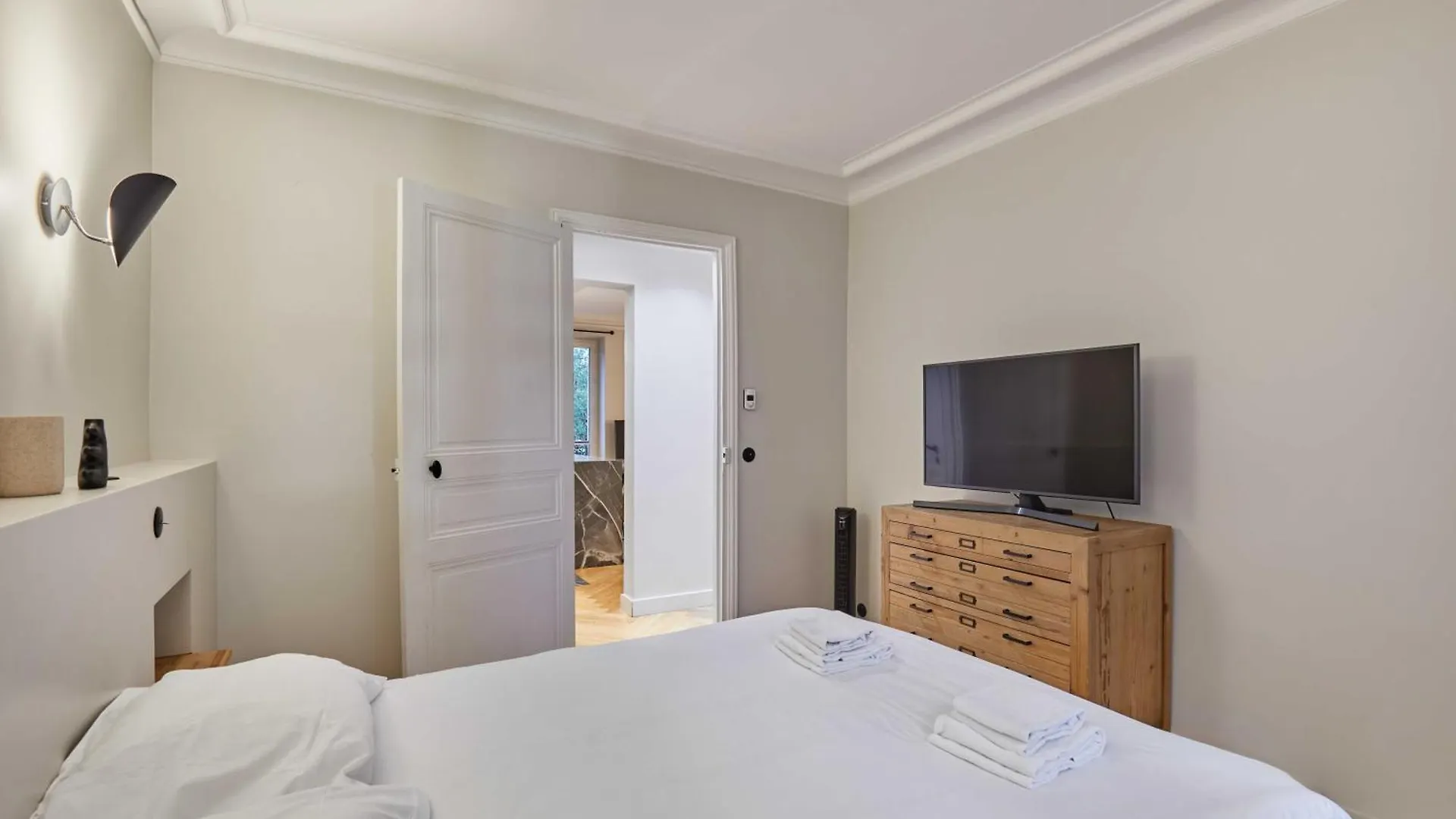Magnificent Apartment - 3Br- 8P - Batignolles Paris France